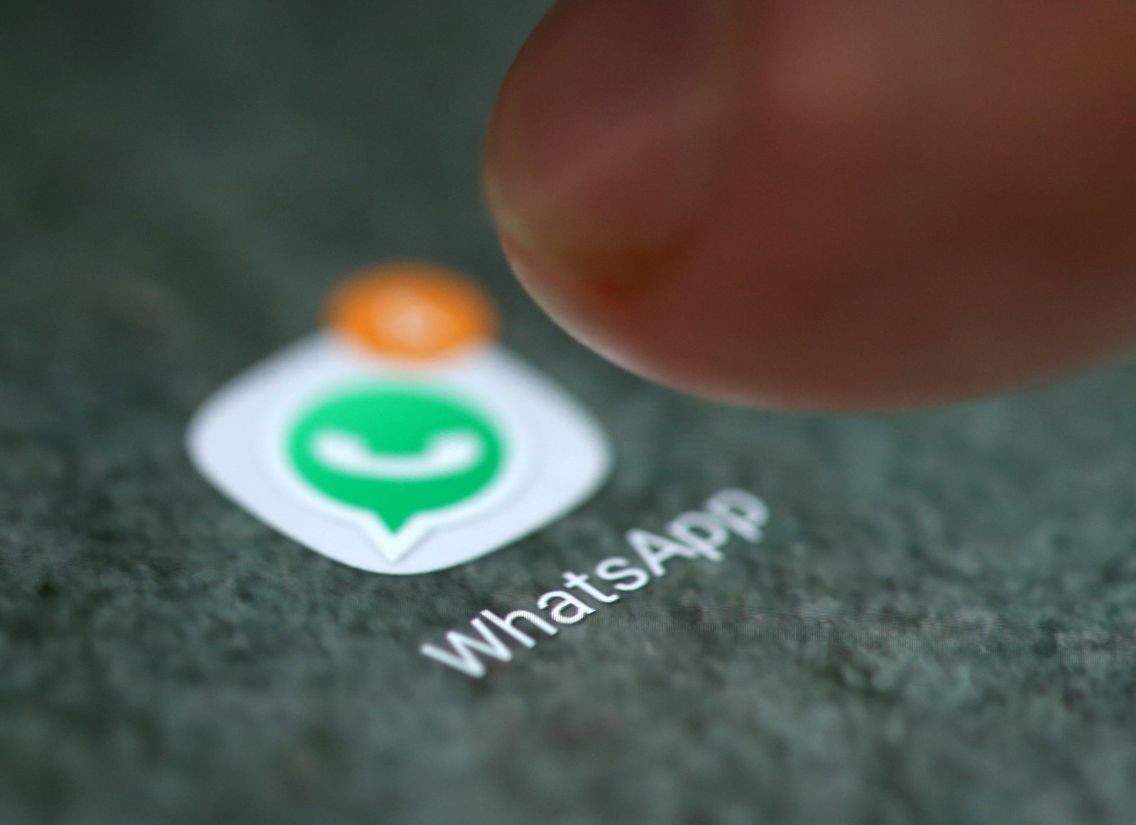WhatsApp lets you delete your embarrassing texts, if you're quick | DeviceDaily.com