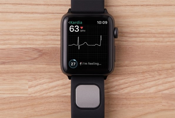 EKG-Reading Kardia Band Is First Apple Watch Accessory To Get FDA Clearance | DeviceDaily.com