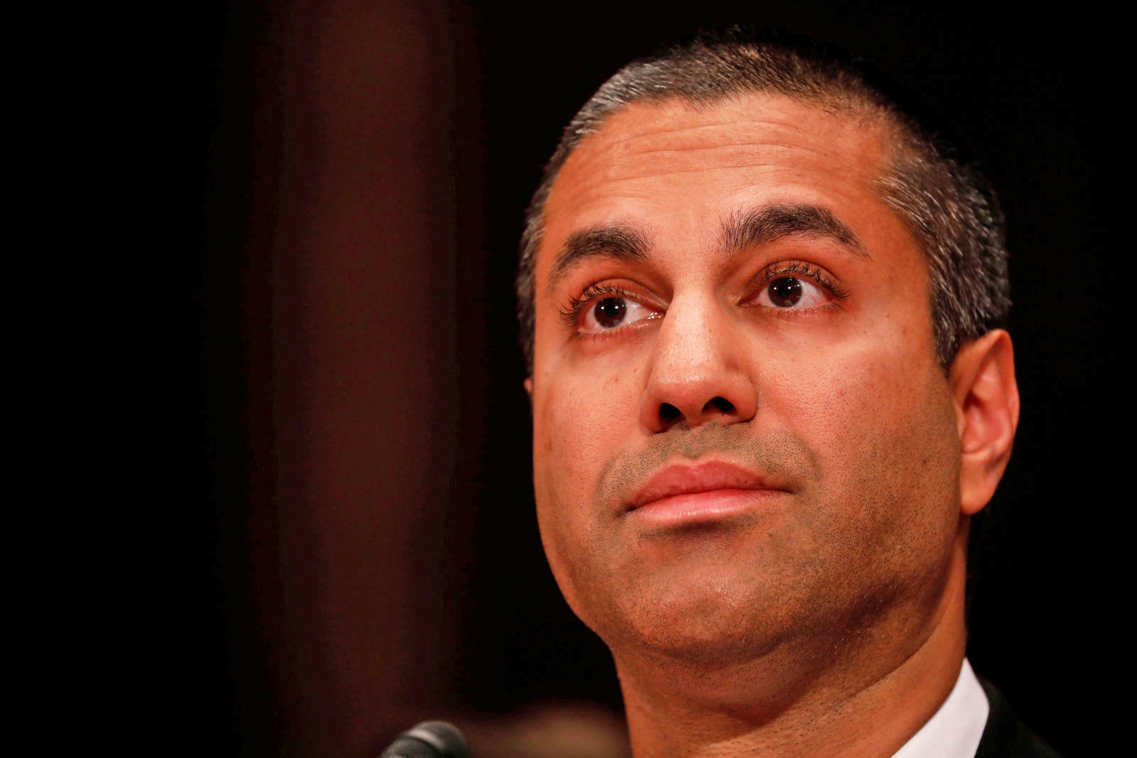 FCC Chairman Ajit Pai 'jokes' about being a Verizon shill | DeviceDaily.com
