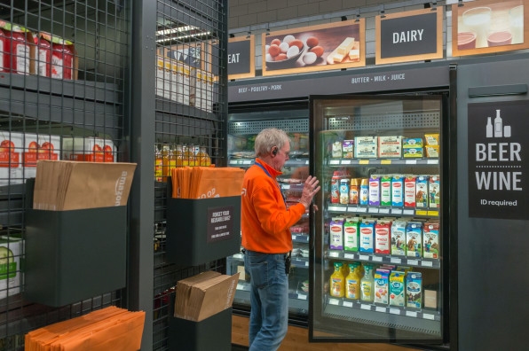 Checking Out Amazon Go, The First No-Checkout Convenience Store | DeviceDaily.com