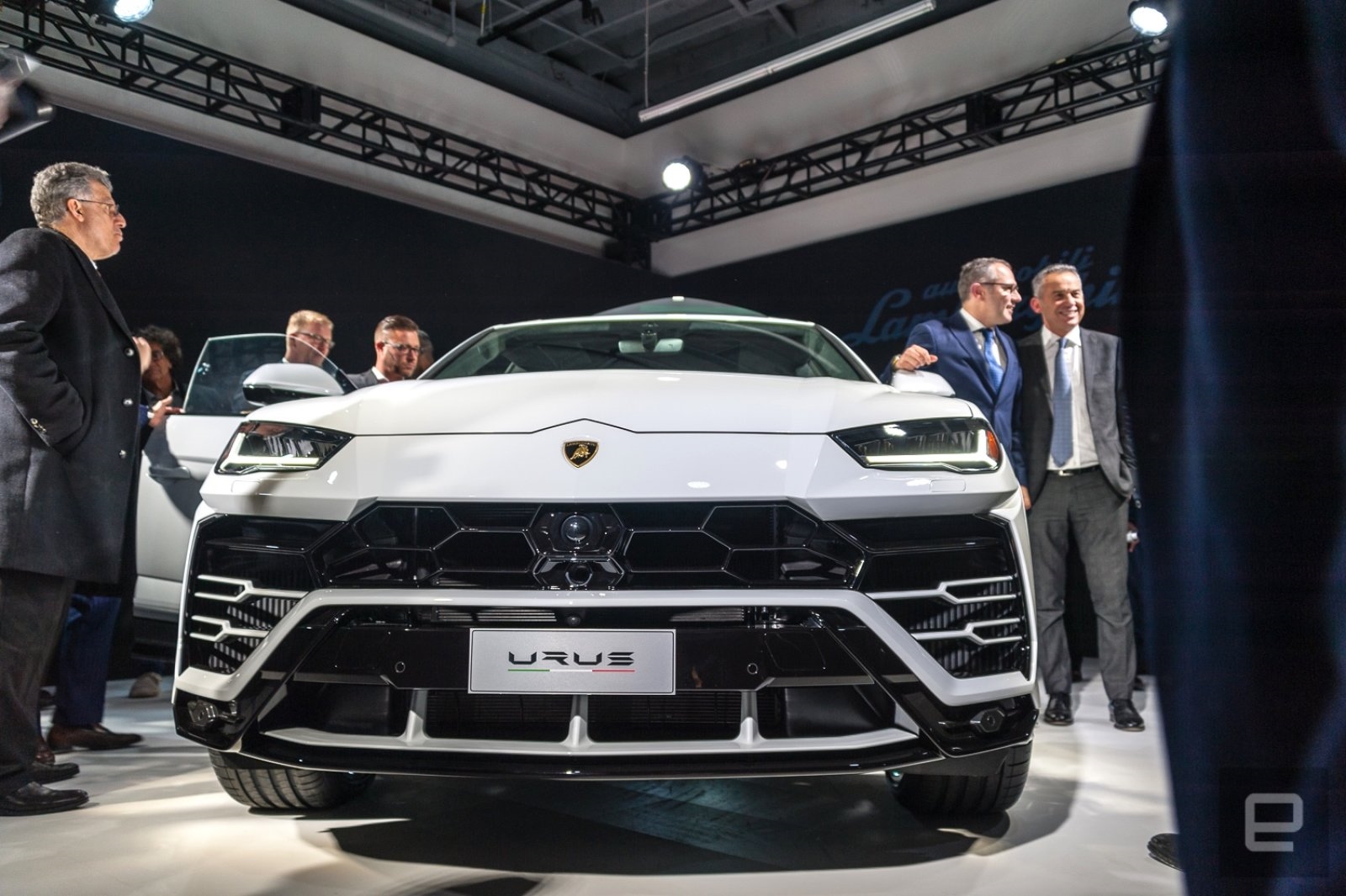 Lamborghini’s 650HP Urus is equal parts muscle and infotainment | DeviceDaily.com