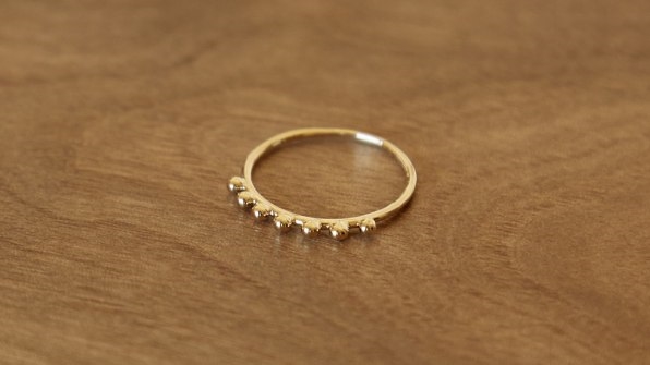 These Rings Are Made From Gold Salvaged From E-Waste | DeviceDaily.com