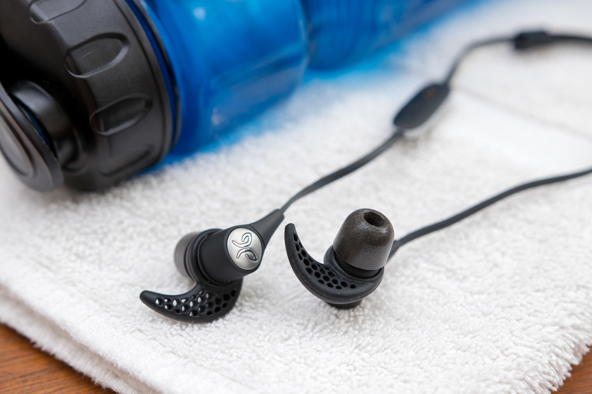 The best wireless workout headphones | DeviceDaily.com