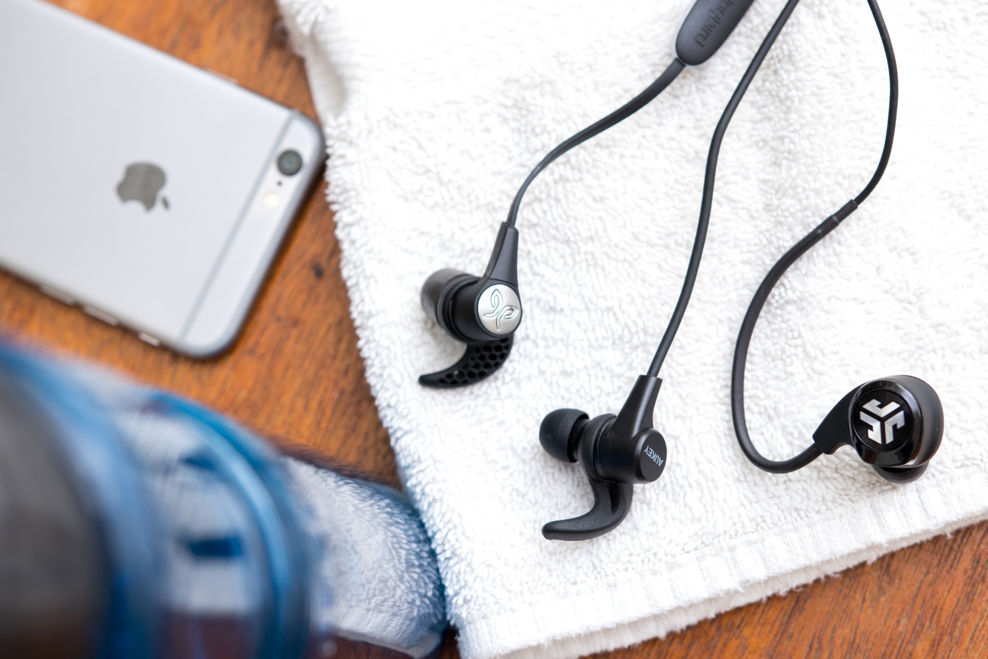The best wireless workout headphones | DeviceDaily.com