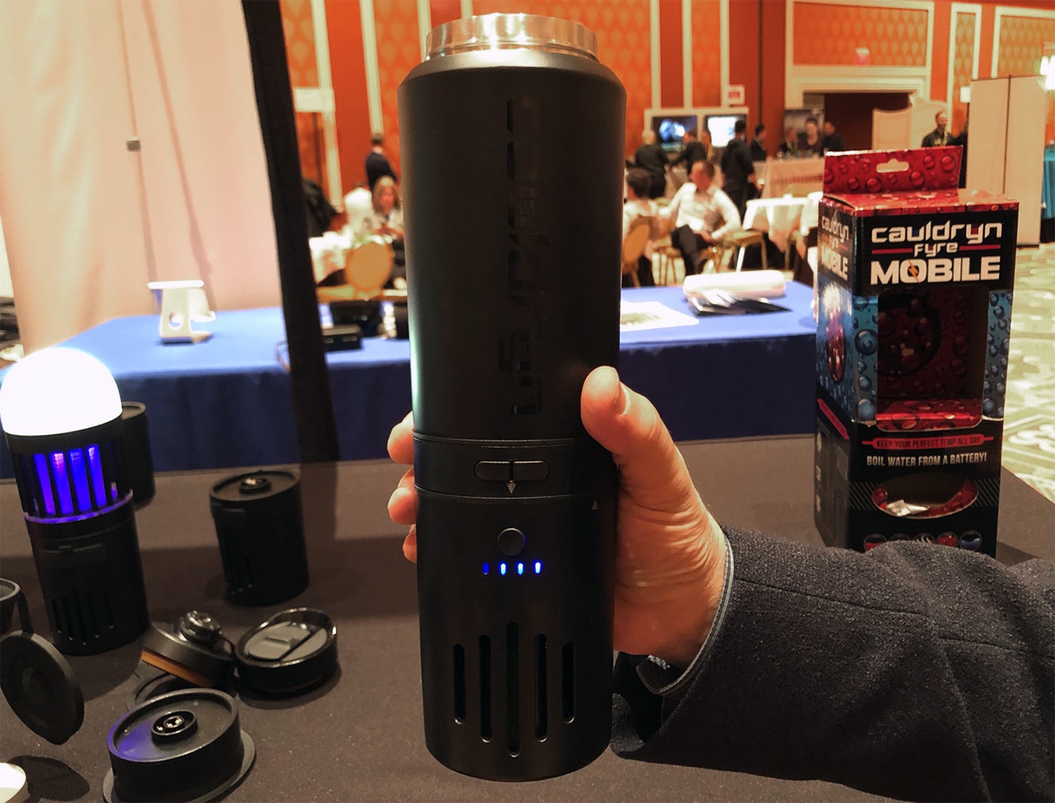 Cauldryn has made the swiss army knife of heated travel mugs | DeviceDaily.com