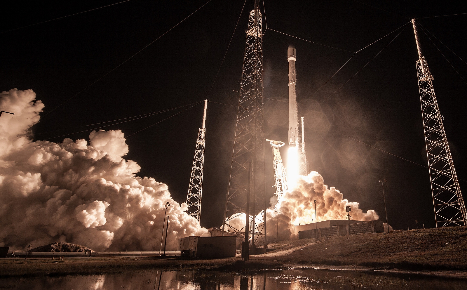 SpaceX reportedly lost its mysterious Zuma payload | DeviceDaily.com