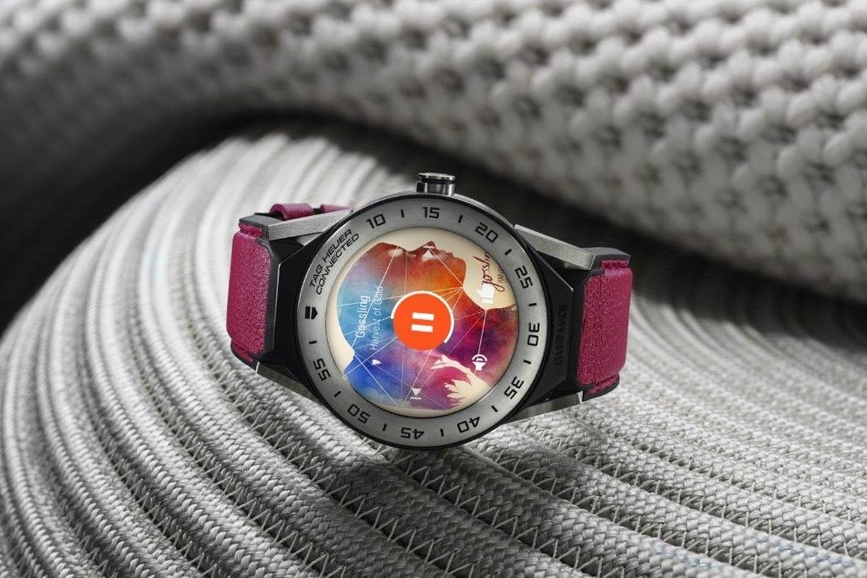 Tag Heuer made a smaller modular smartwatch | DeviceDaily.com