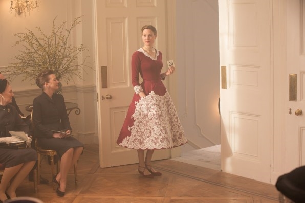 A Closer Look Behind The Luscious Fashion Of “Phantom Thread” | DeviceDaily.com