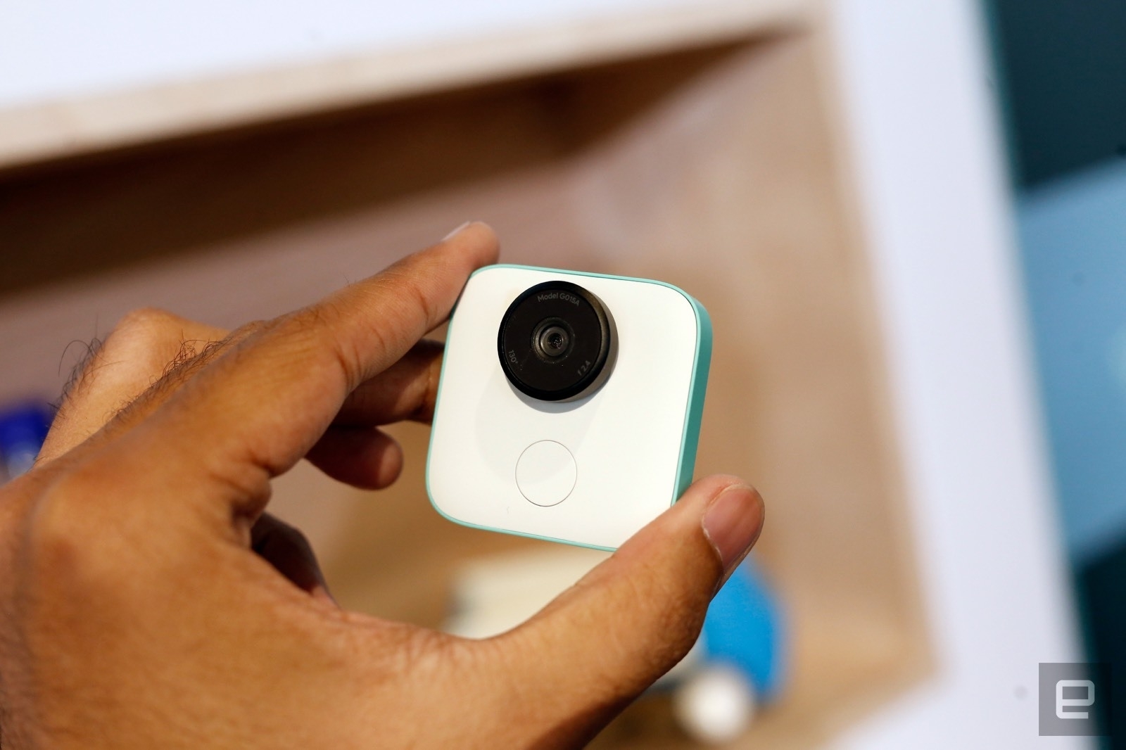 Google's $249 AI-powered Clips camera is finally on sale | DeviceDaily.com