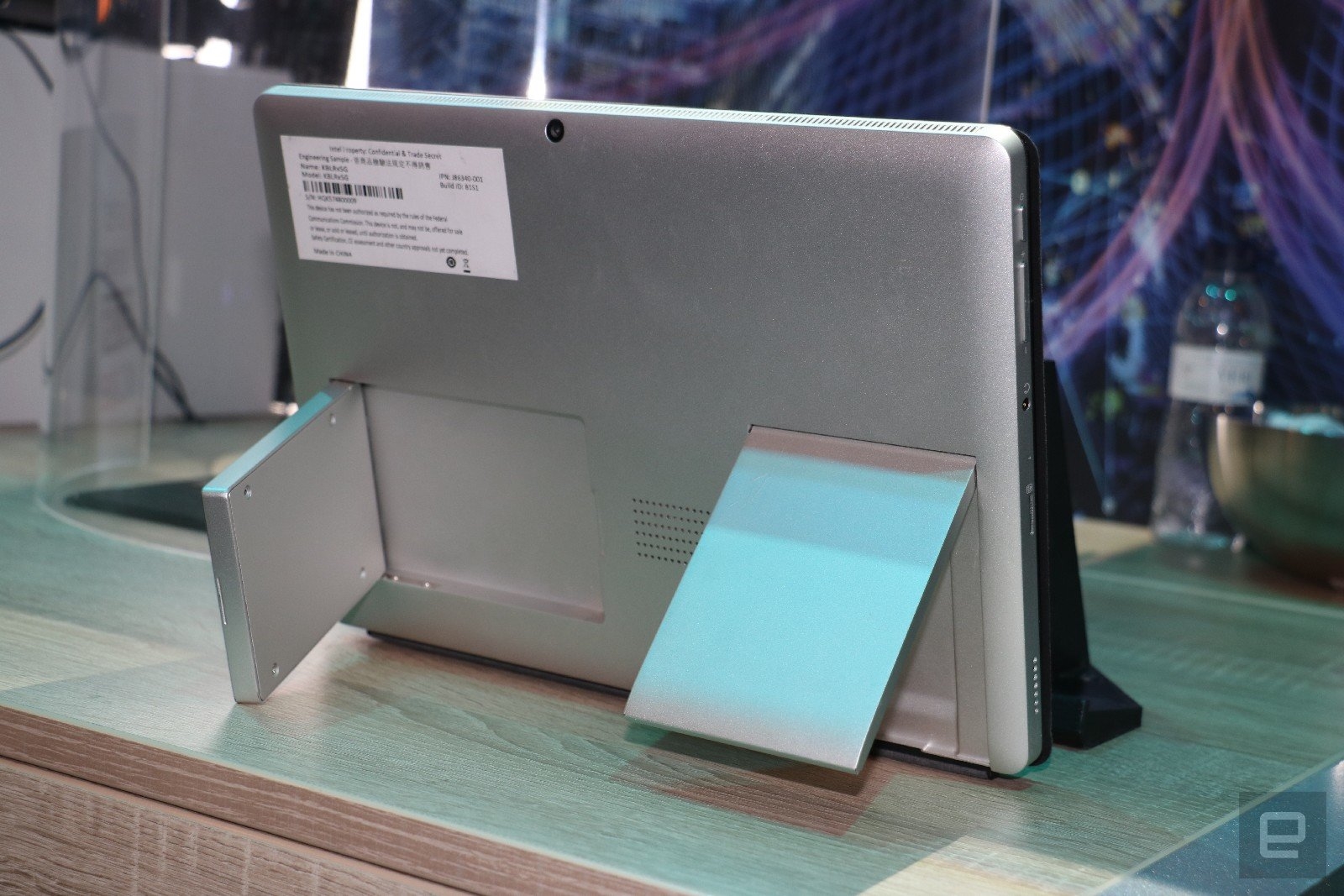 Intel's PC concept 'hides' a 5G antenna in a plump kickstand | DeviceDaily.com