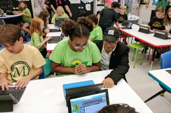 Code.Org Is Giving Kids A Chance To Code By Bringing Computer Science To Schools | DeviceDaily.com