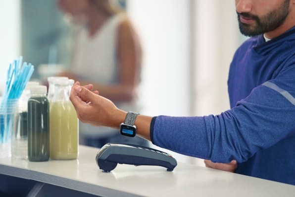 Fitbit’s New Smartwatch, The Versa, Looks A Lot Like An Apple Watch | DeviceDaily.com