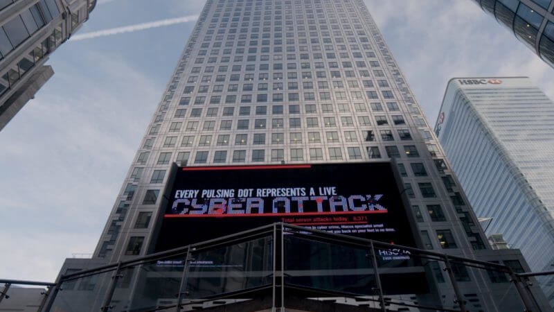 A digital billboard in London's Canary Wharf | DeviceDaily.com