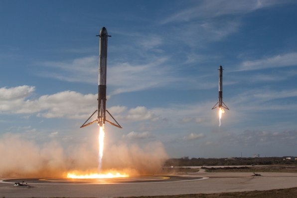 This U.S. Air Force Commander Helps Elon Musk’s Interns Launch SpaceX Rockets | DeviceDaily.com