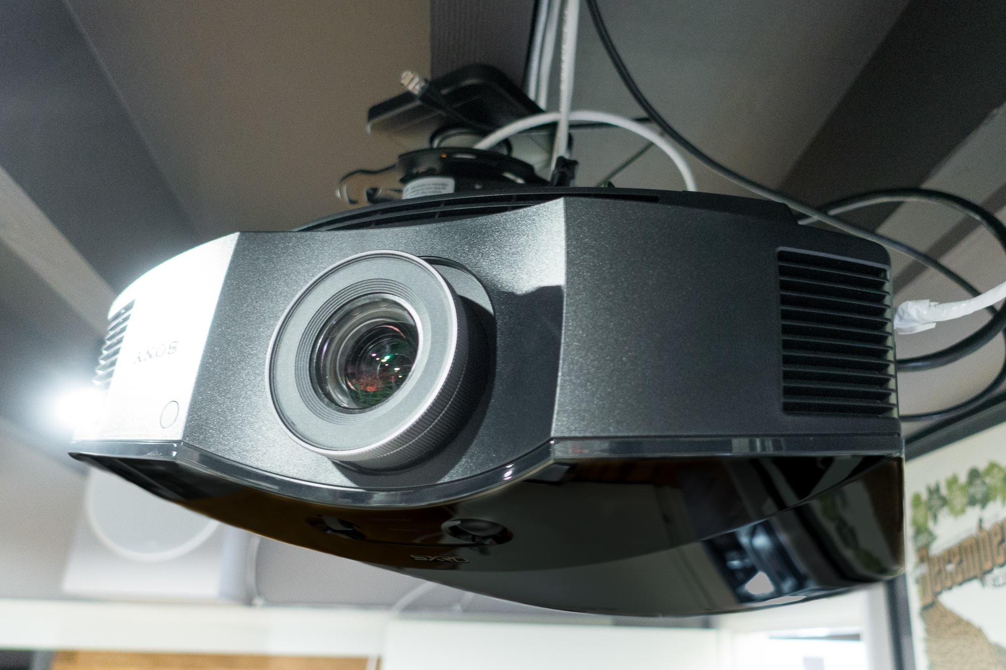 The best projector for a home theater | DeviceDaily.com
