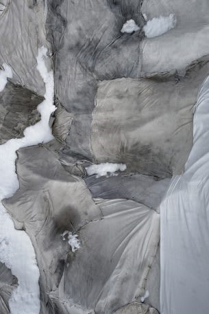 The desperate race to save melting glaciers–with blankets | DeviceDaily.com