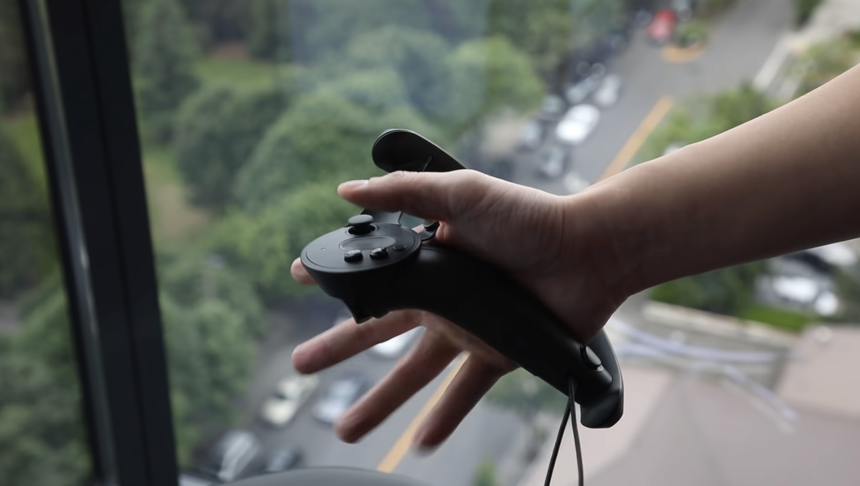 Valve's Knuckles EV2 controller will let you squeeze things in VR | DeviceDaily.com