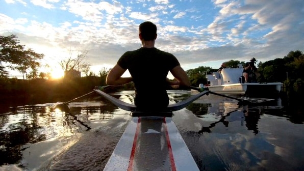 This $1885 connected rowing machine puts you on the Charles River | DeviceDaily.com