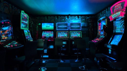 How gambling distorts reality and hooks your brain