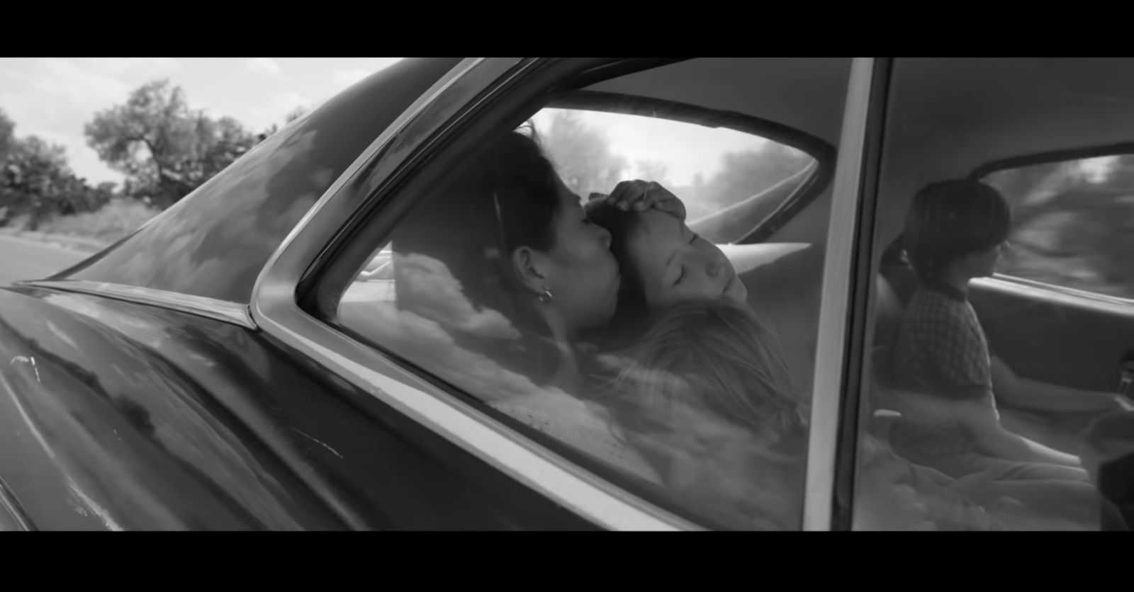Netflix releases its first trailer for Alfonso Cuarón's 'ROMA' | DeviceDaily.com