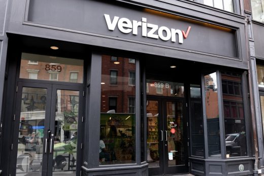 Verizon looks to Apple or Google for live TV over 5G