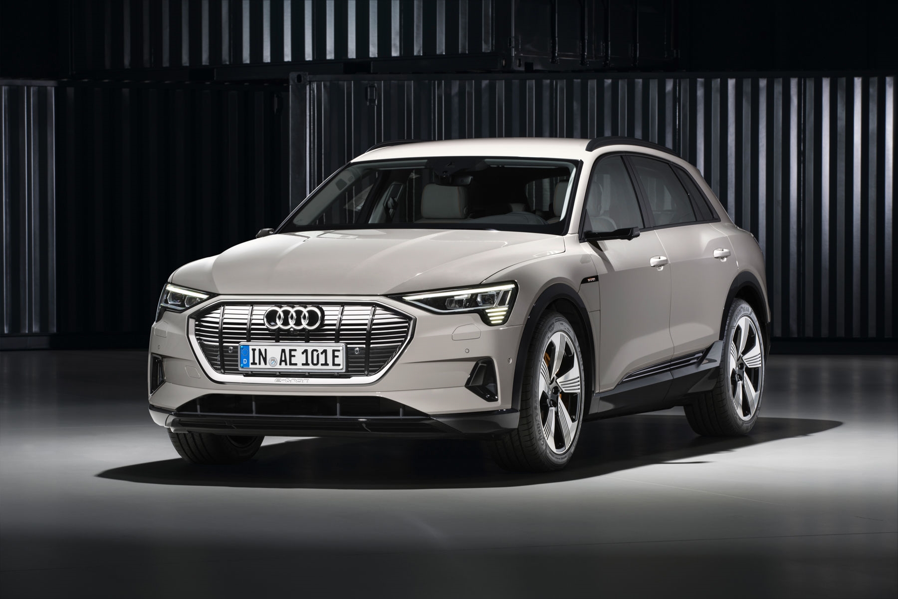 Audi rips the camouflage off its E-Tron electric SUV | DeviceDaily.com