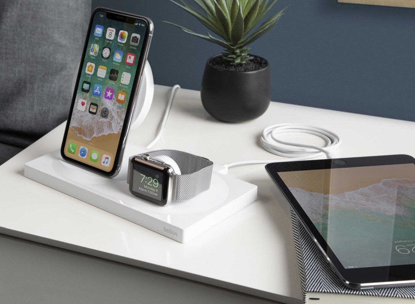 Belkin's wireless charging dock handles your iPhone XS and Apple Watch | DeviceDaily.com