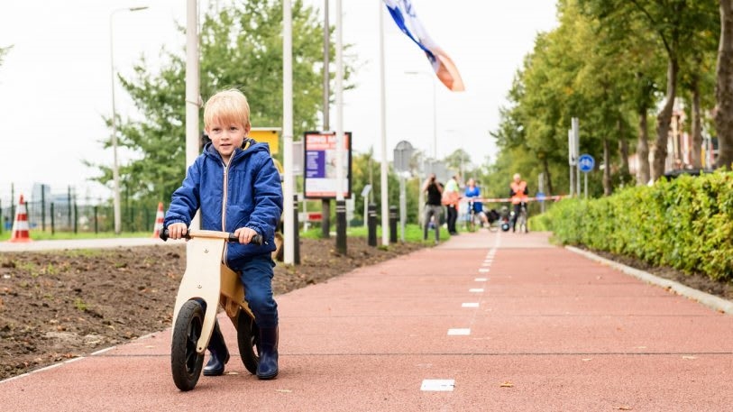 This bike path is made from recycled plastic | DeviceDaily.com