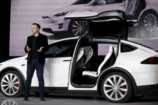 Elon Musk: Tesla will stay public