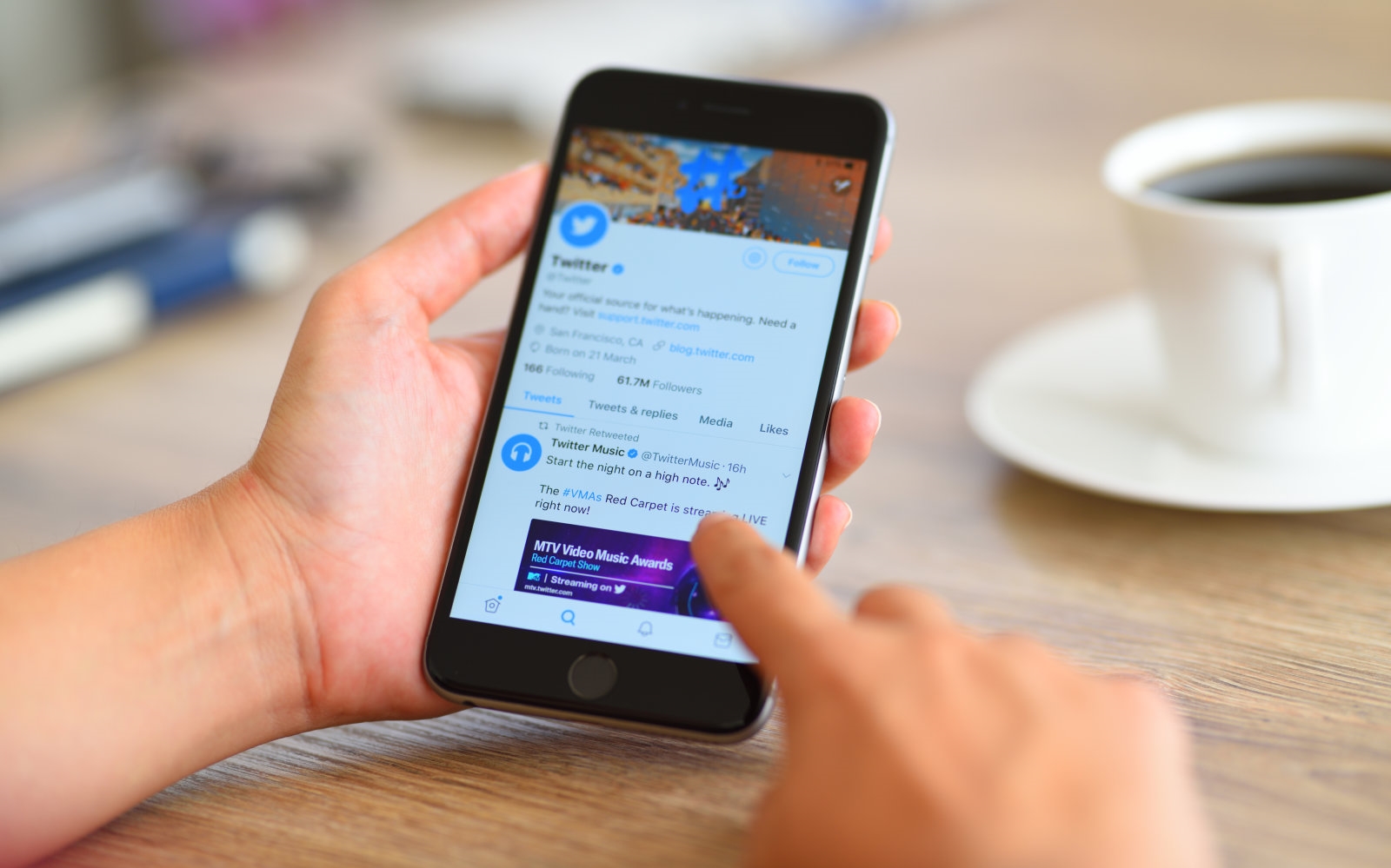 Twitter is testing threaded replies and status indicators | DeviceDaily.com