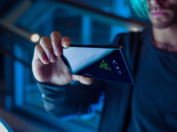Razer’s new phone takes a defiant stand against notches | DeviceDaily.com