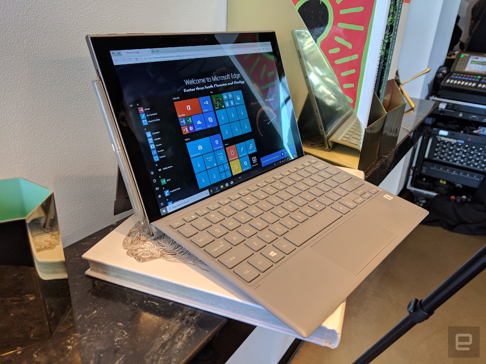 Samsung Galaxy Book 2 hands-on: A Snapdragon-powered Surface rival | DeviceDaily.com