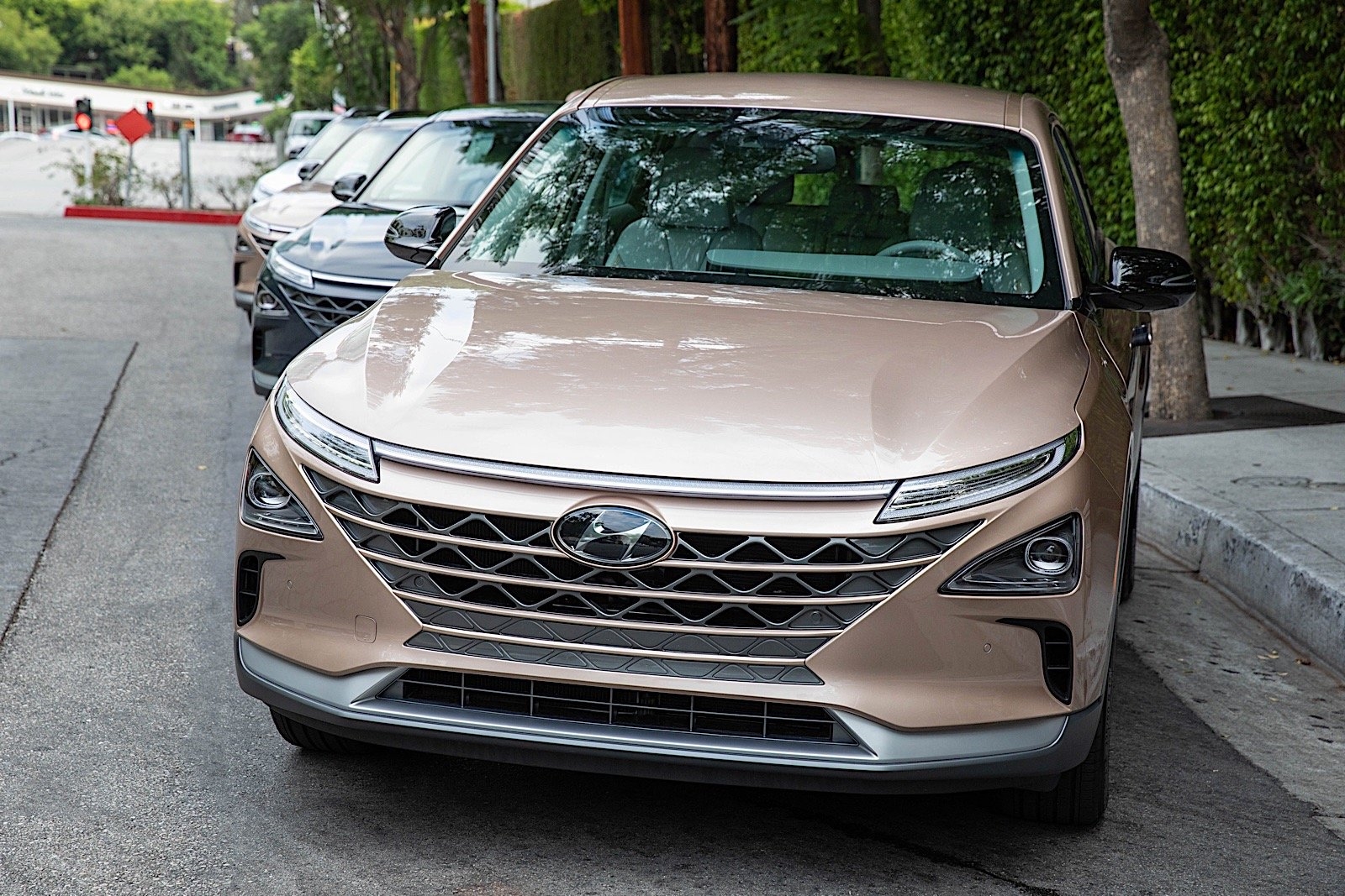 Behind the wheel of Hyundai's Nexo Fuel Cell EV | DeviceDaily.com