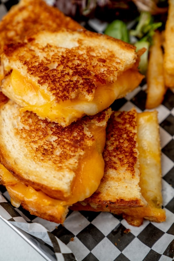 Every employee at this grilled cheese restaurant has a criminal record | DeviceDaily.com
