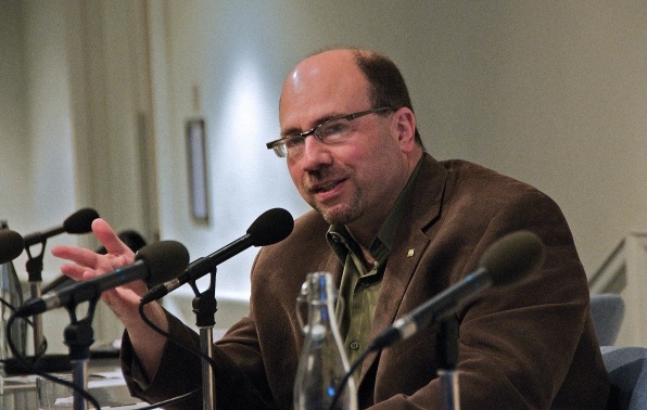 Craig Newmark gives $5 million to vets, continuing his charitable spending spree | DeviceDaily.com