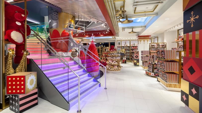 FAO Schwarz is back! Check out these festive images of its new NYC flagship | DeviceDaily.com