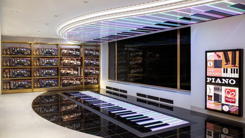FAO Schwarz is back! Check out these festive images of its new NYC flagship | DeviceDaily.com
