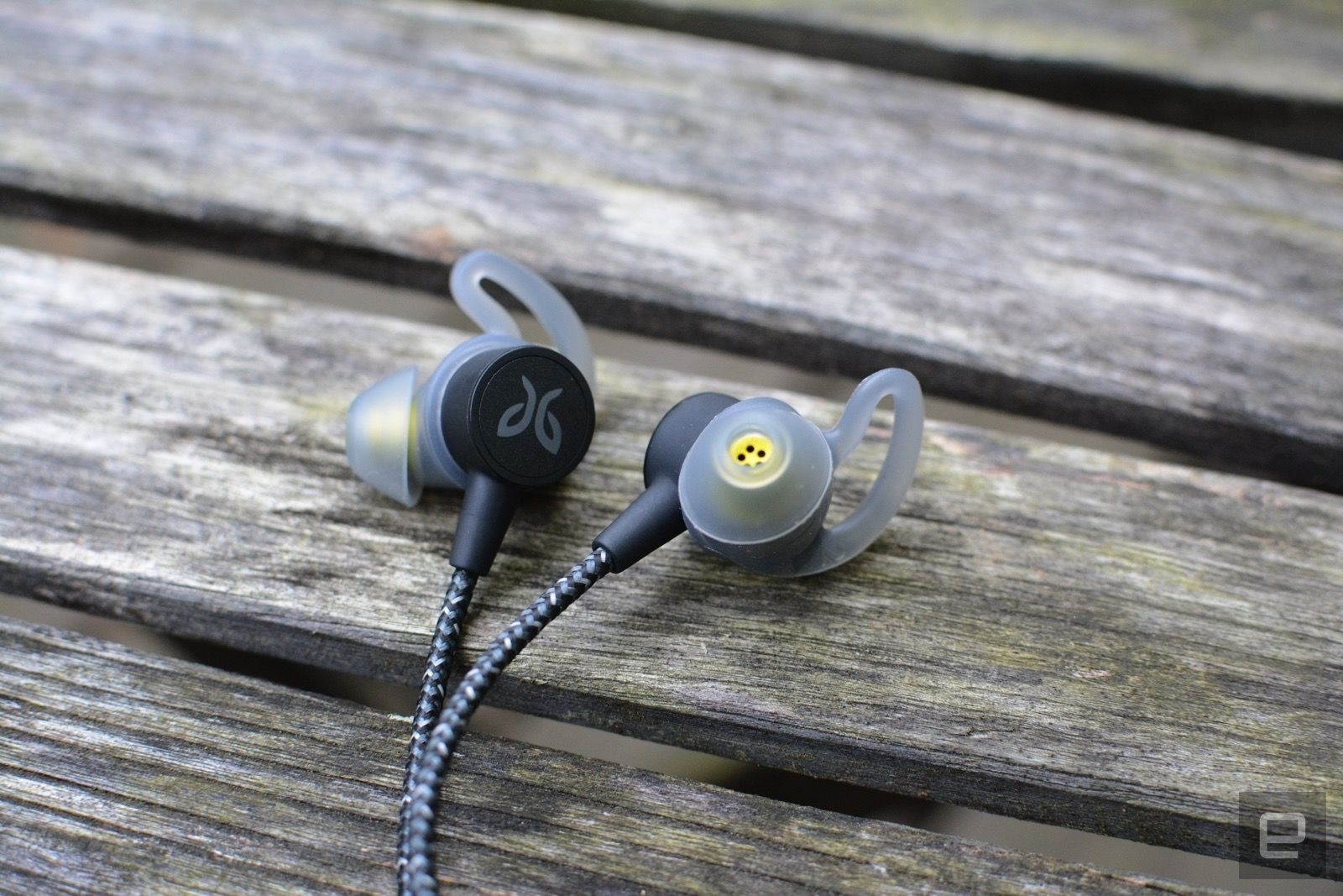 Jaybird's Tarah Pro wireless earbuds offer 14 hours of music for $160 | DeviceDaily.com