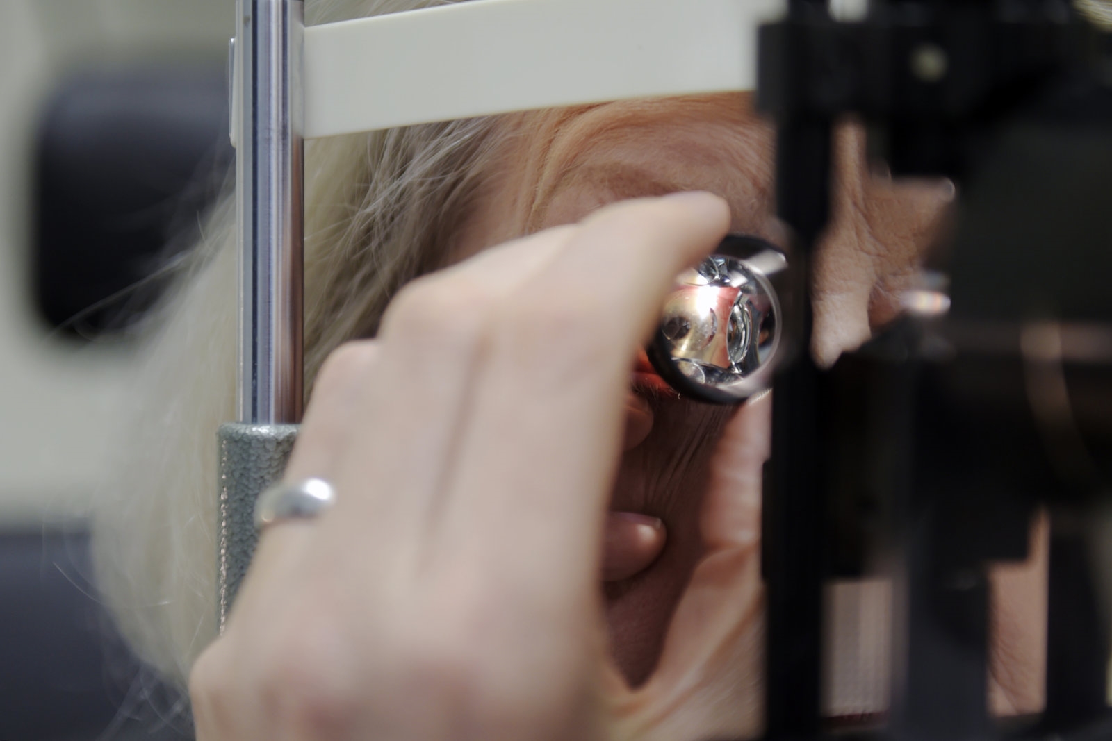 Magnetic eye implants could save the eyesight of glaucoma patients | DeviceDaily.com