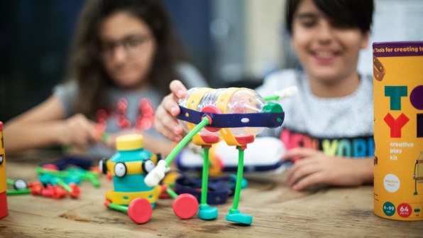 Turn trash into toys with this maker kit for kids | DeviceDaily.com