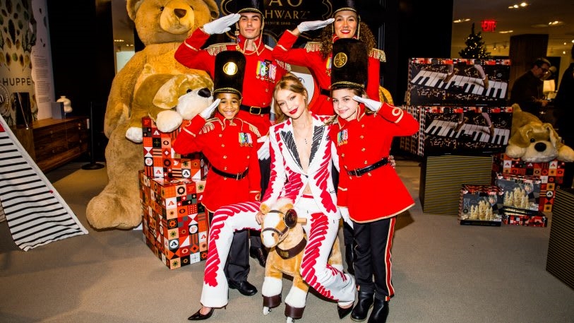 FAO Schwarz is back! Check out these festive images of its new NYC flagship | DeviceDaily.com
