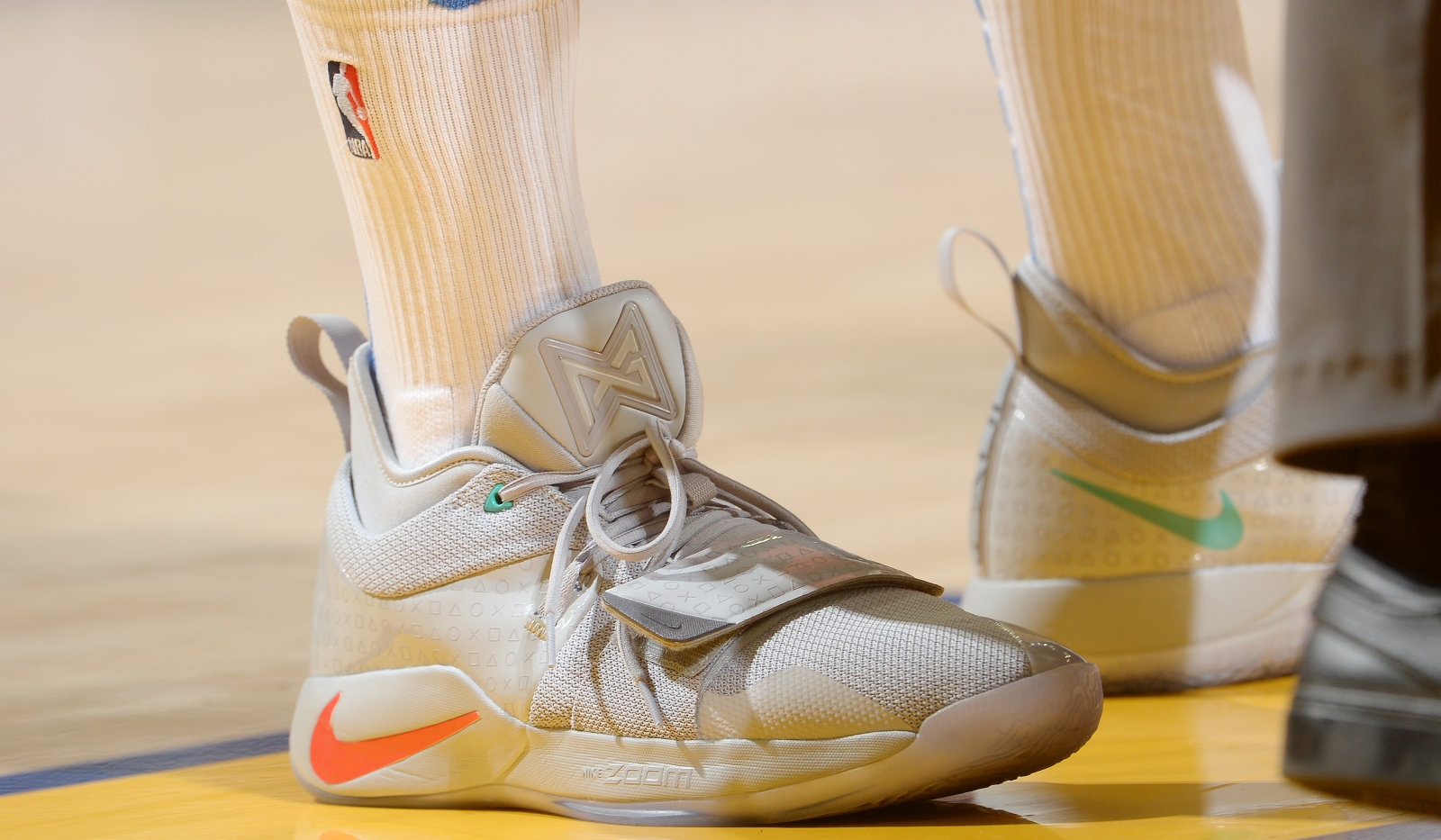 Nike's latest PlayStation shoe celebrates a classic look | DeviceDaily.com Nike's latest PlayStation shoe celebrates a classic look | DeviceDaily.com