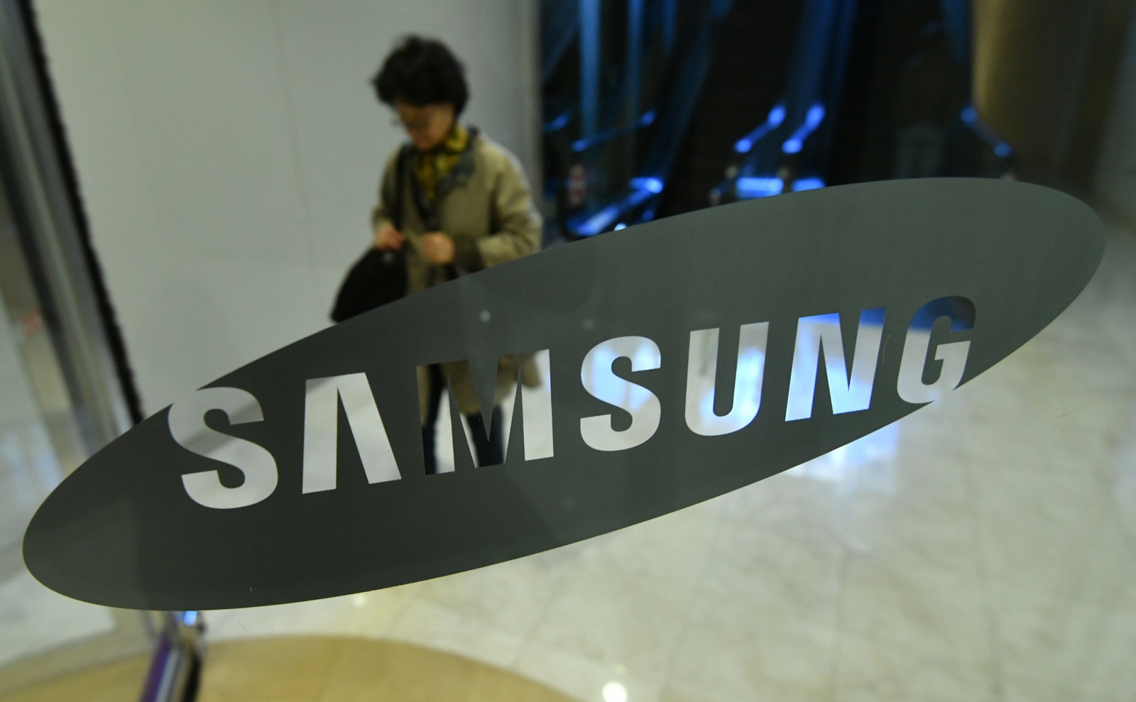 Samsung will bolster its mobile business with foldable and 5G phones | DeviceDaily.com