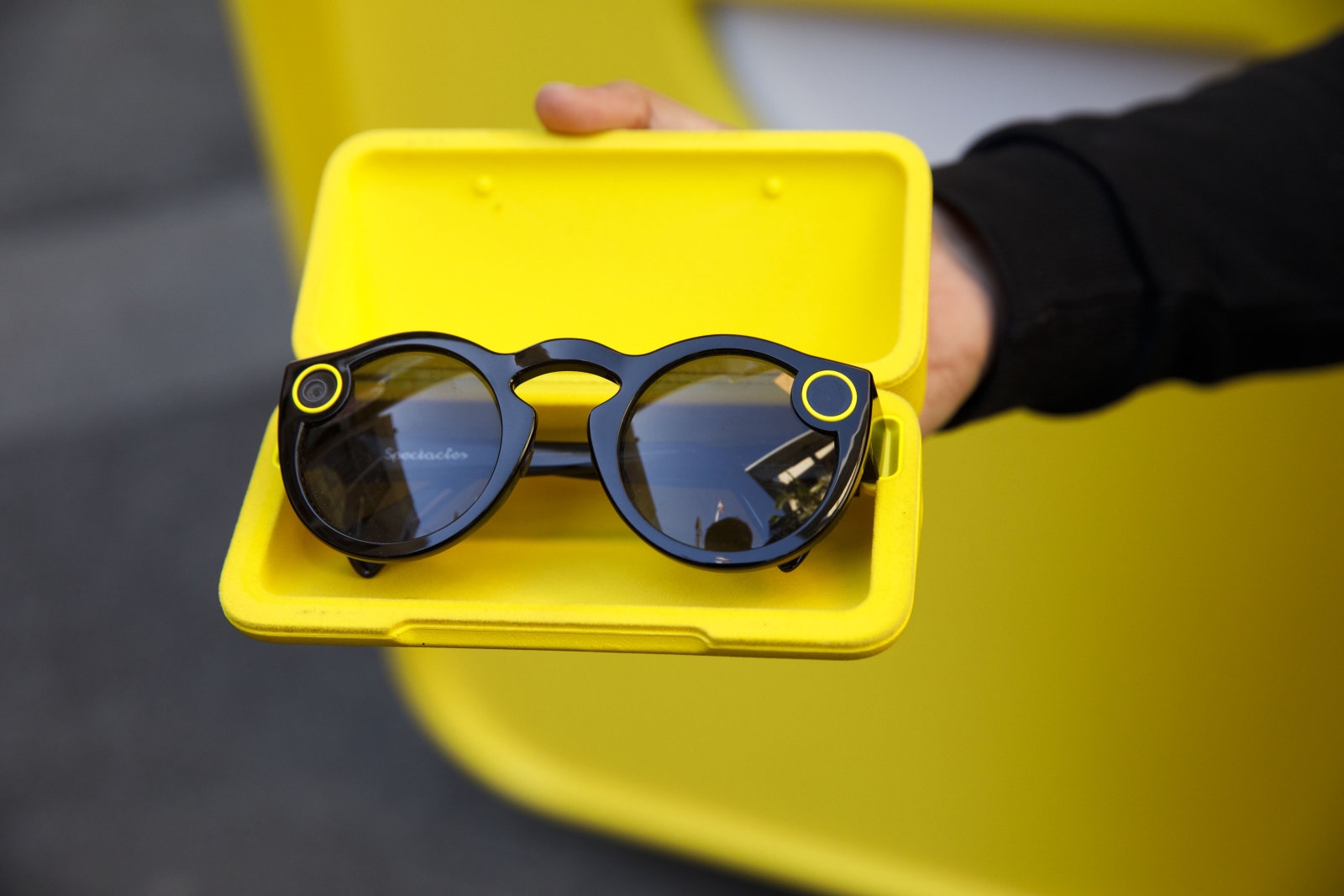 Snap will reportedly release AR-enabled Spectacles with dual cameras | DeviceDaily.com