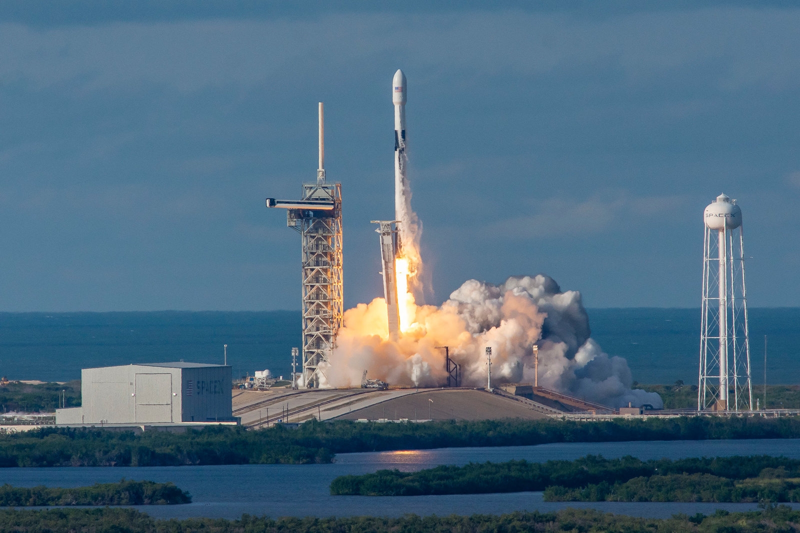 SpaceX drops plans to make Falcon 9 rockets more reusable | DeviceDaily.com