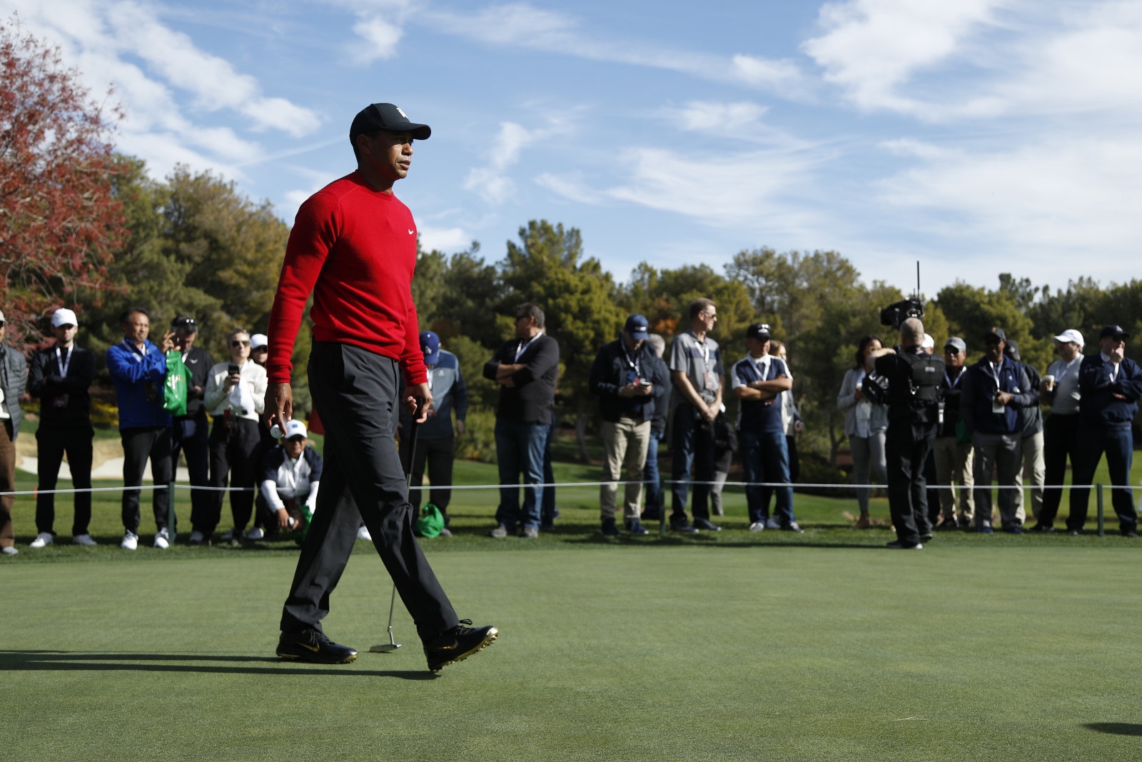 Turner had to stream Woods-Mickelson golf event for free due to glitch | DeviceDaily.com