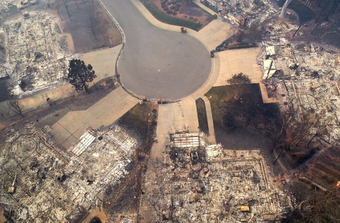 These photos capture the devastation of a year of natural disasters | DeviceDaily.com