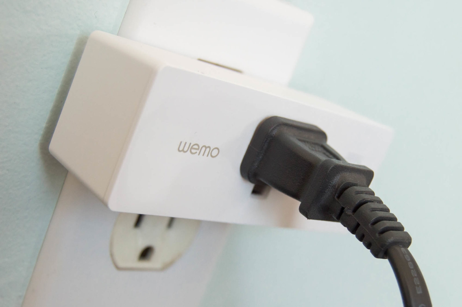 The best plug-in smart outlet | DeviceDaily.com