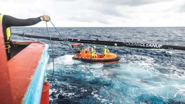 The giant Ocean Cleanup device is having some trouble cleaning up the ocean | DeviceDaily.com