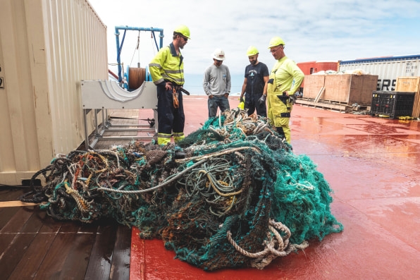 The giant Ocean Cleanup device is having some trouble cleaning up the ocean | DeviceDaily.com